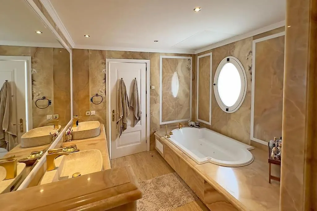 Elegant Penthouse On Marbella'S Golden Mile Apartment Spain