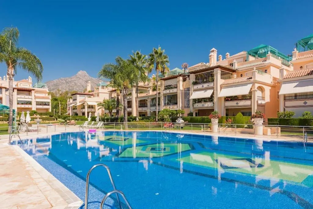 Elegant Penthouse On Marbella'S Golden Mile Apartment